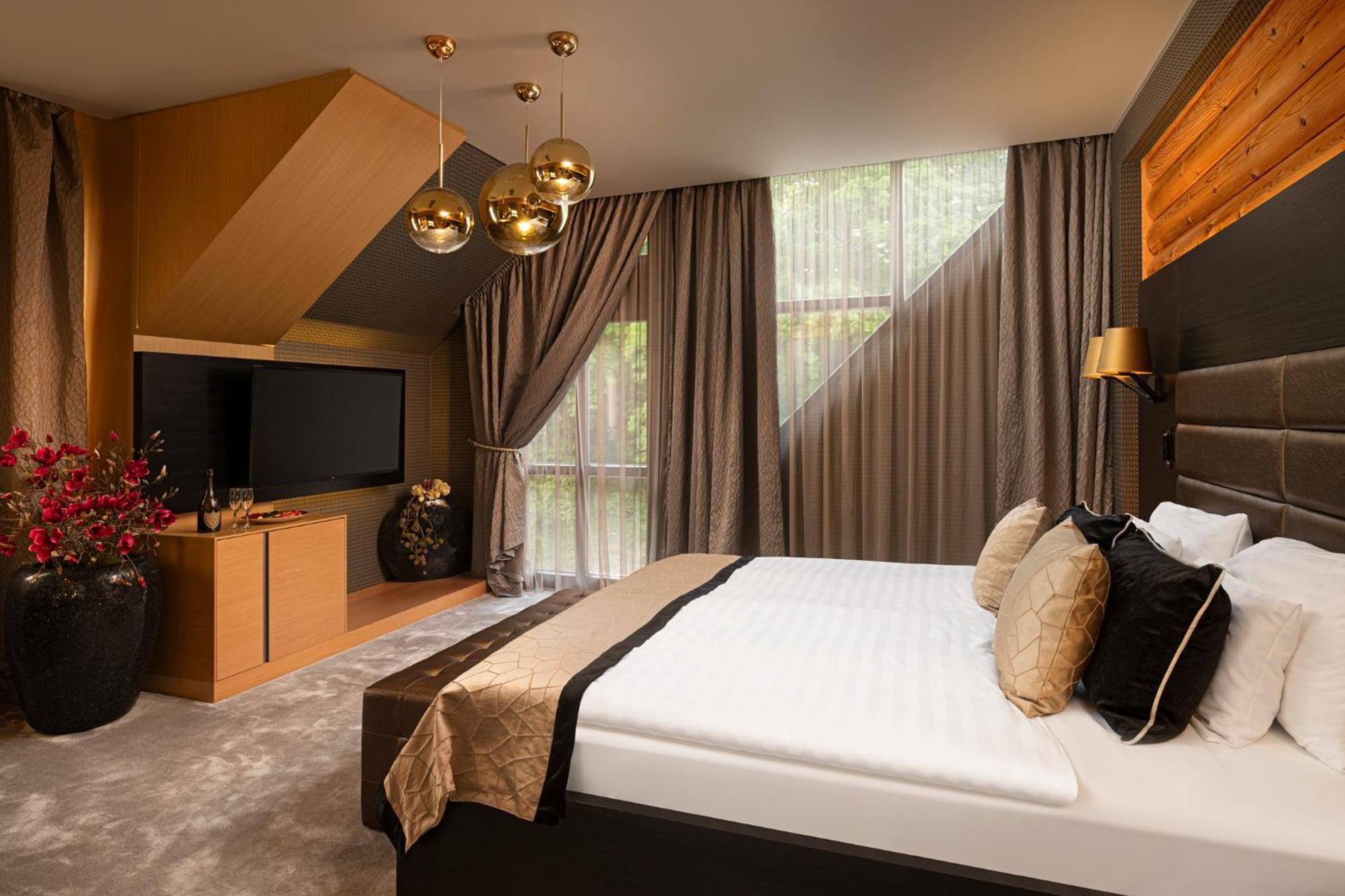 Avalon Resort & Spa 미슈콜츠 외부 사진
