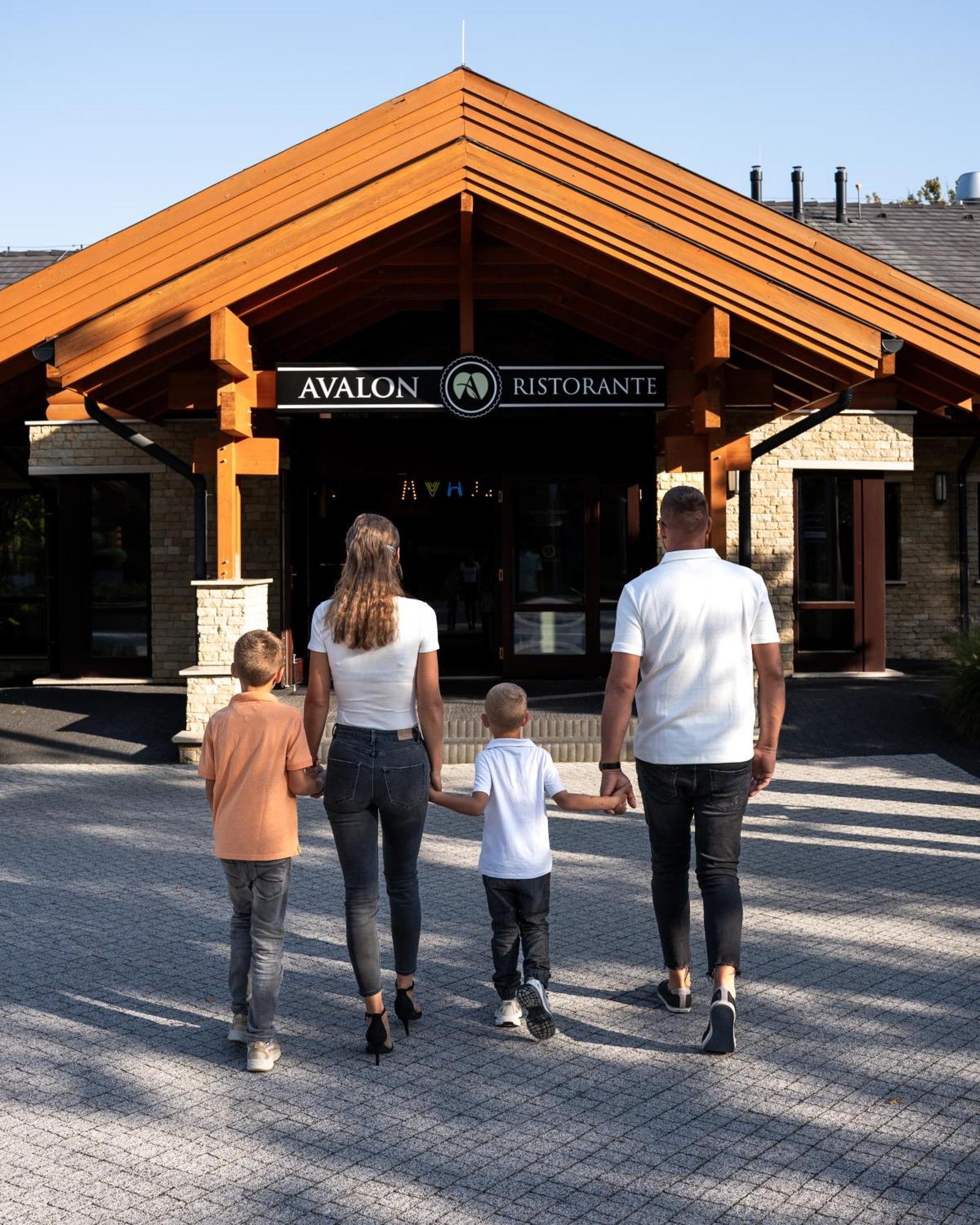 Avalon Resort & Spa 미슈콜츠 외부 사진